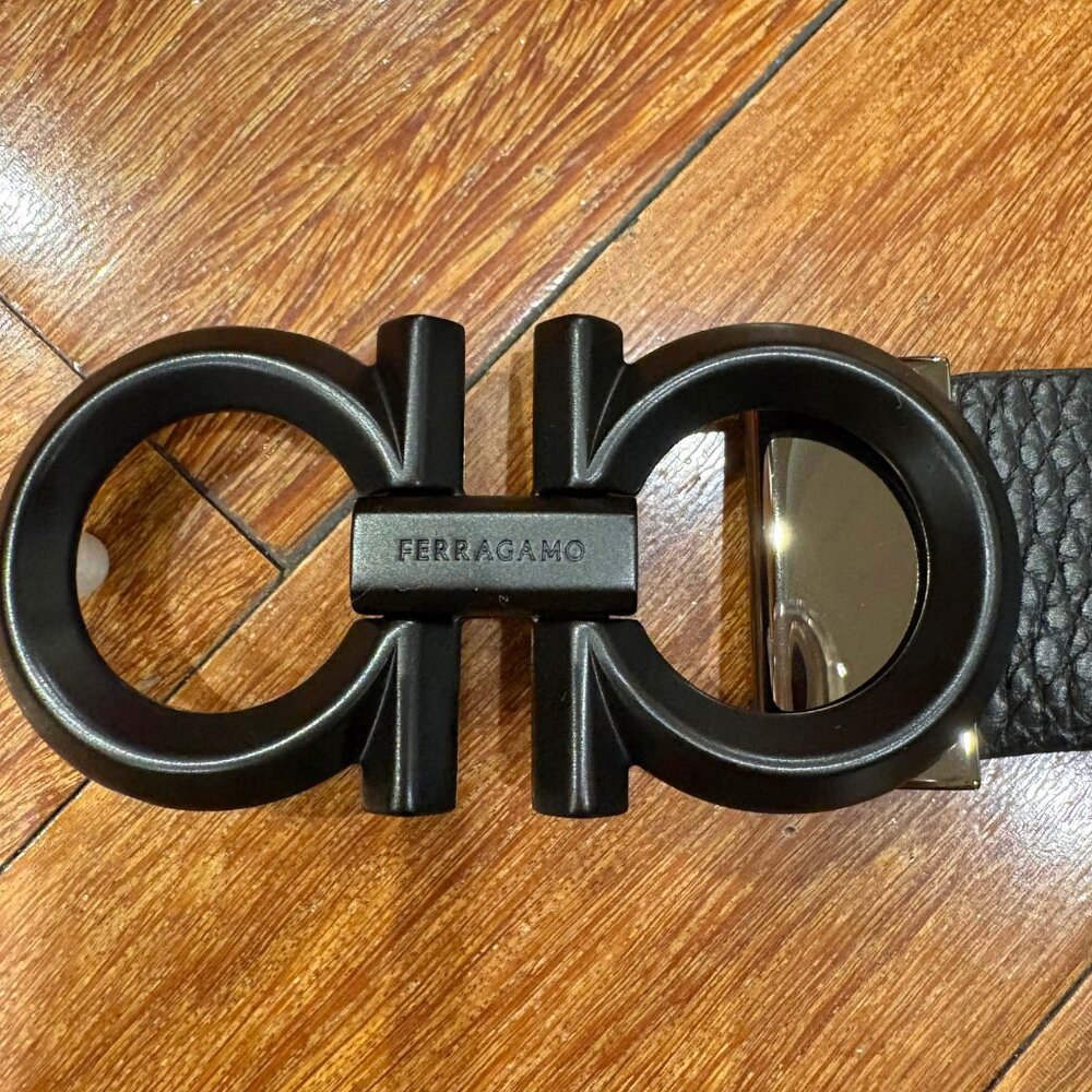 Ferragamo Men's Reversible Textured Leather Belt with Beveled Gancini Buckle